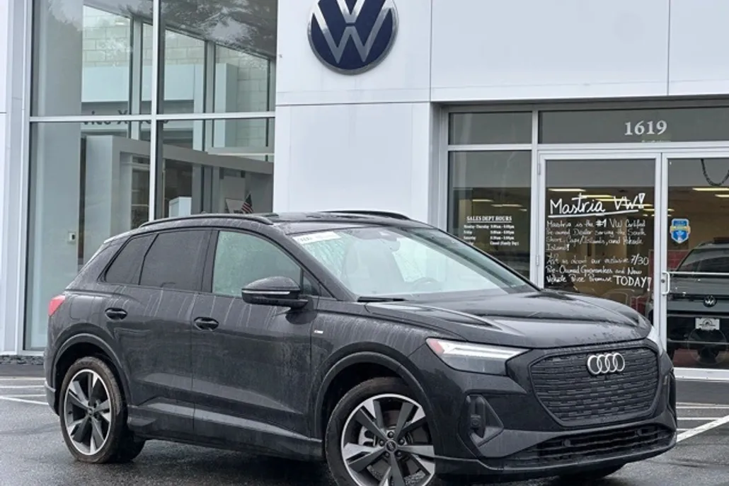 2024 Audi Q4 E-tron Premium photo 1