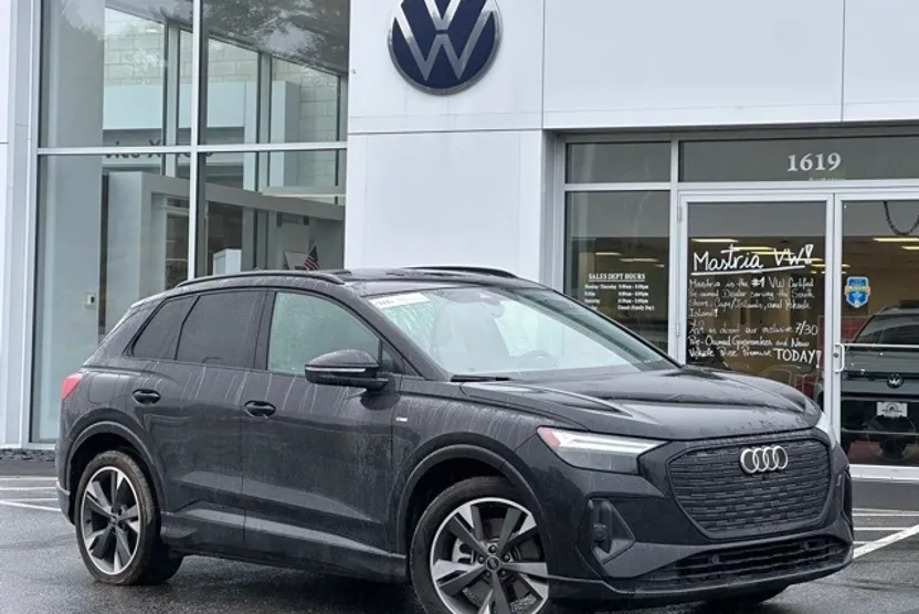2024 Audi Q4 E-tron Premium photo 1
