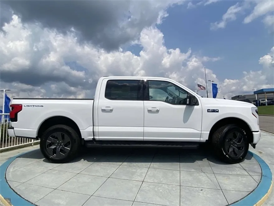 2025 Ford F-150 Lightning photo 1