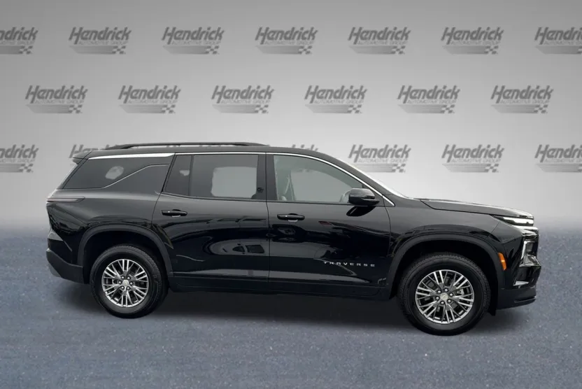 2025 Chevrolet Traverse photo 1