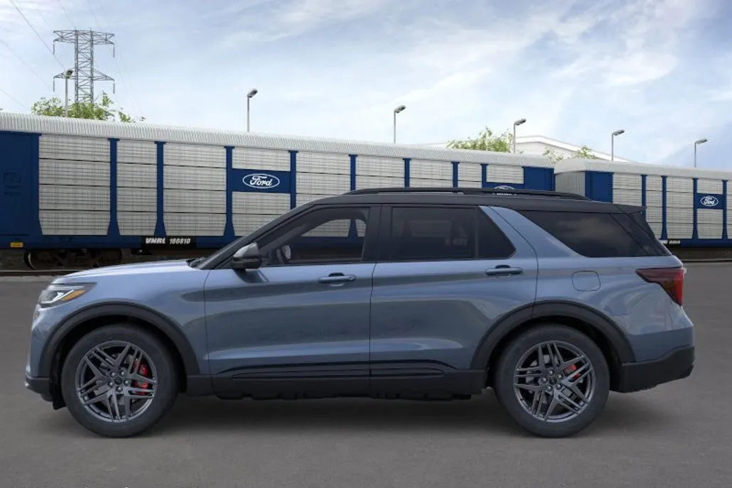2025 Ford Explorer ST photo 1