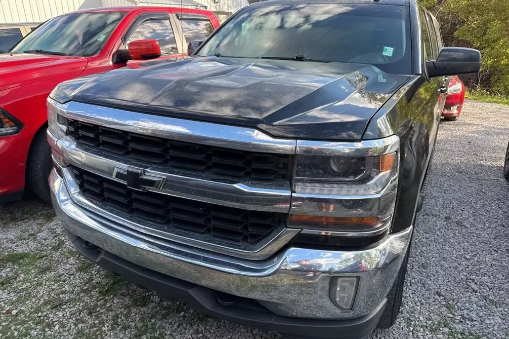 2018 Chevrolet Silverado 1500 LT photo 1
