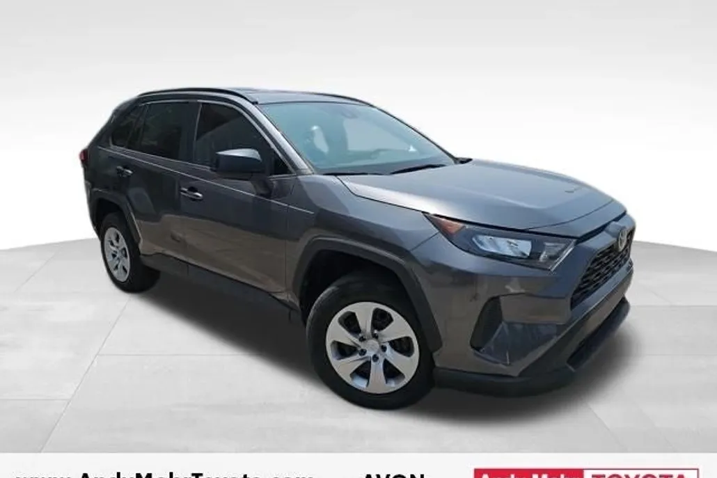 2021 Toyota RAV4 LE photo 1