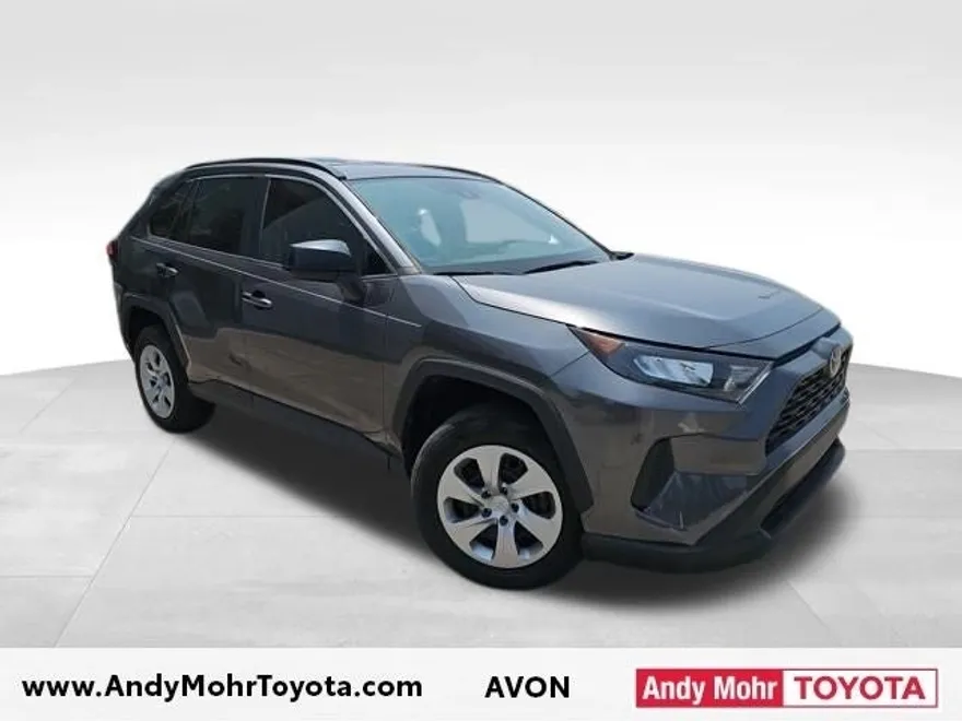 2021 Toyota RAV4 LE photo 1
