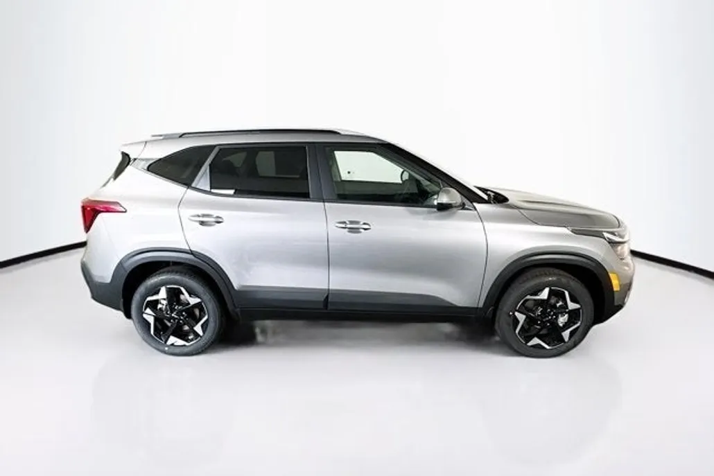 2025 Kia Seltos S photo 1