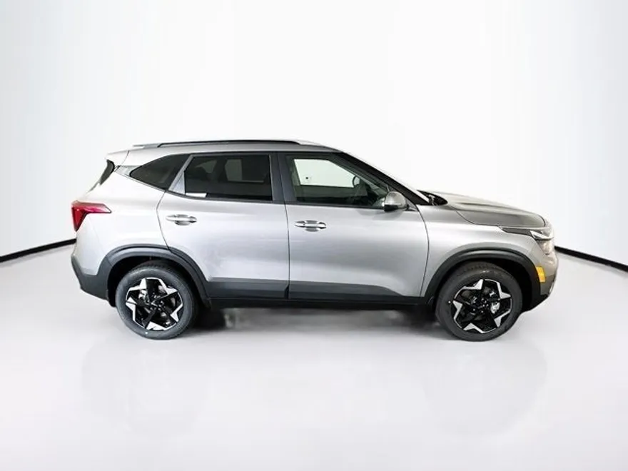 2025 Kia Seltos S photo 1