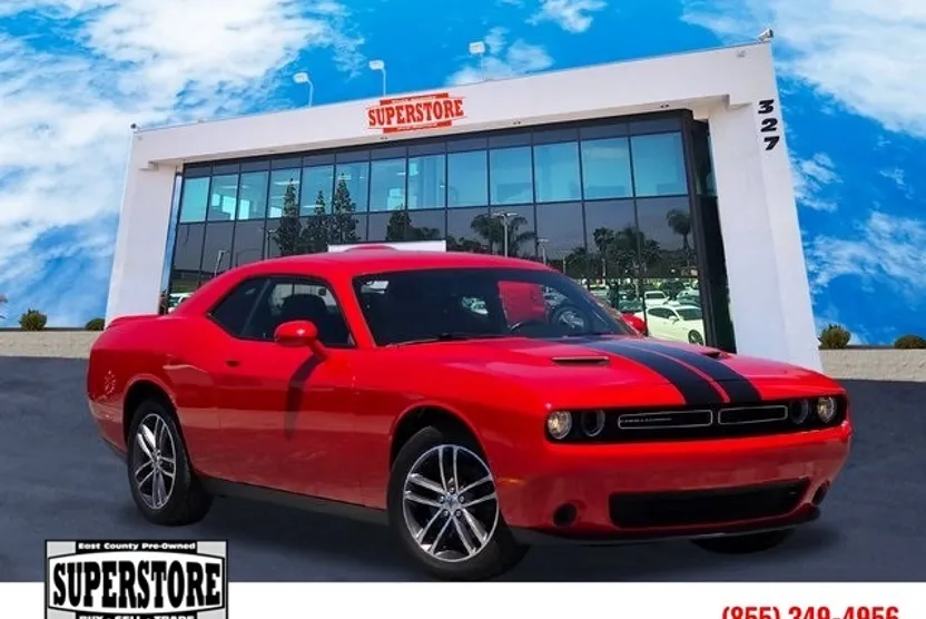 2019 Dodge Challenger SXT AWD photo 1