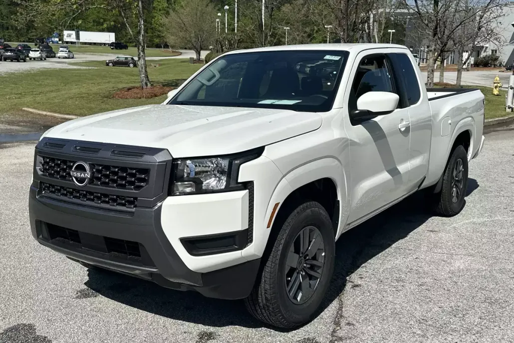 2025 Nissan Frontier SV photo 1