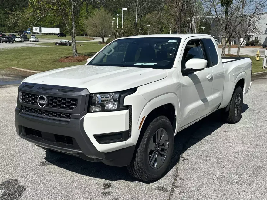 2025 Nissan Frontier SV photo 1