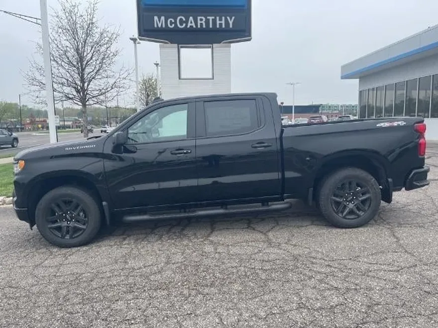 2025 Chevrolet Silverado 1500 RST photo 2
