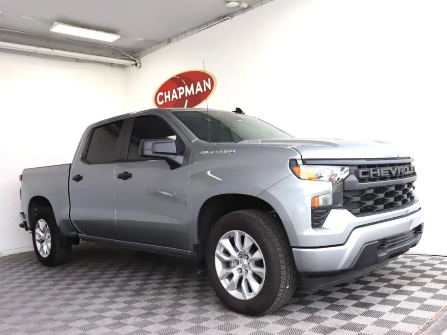 2025 Chevrolet Silverado 1500 Custom photo 1