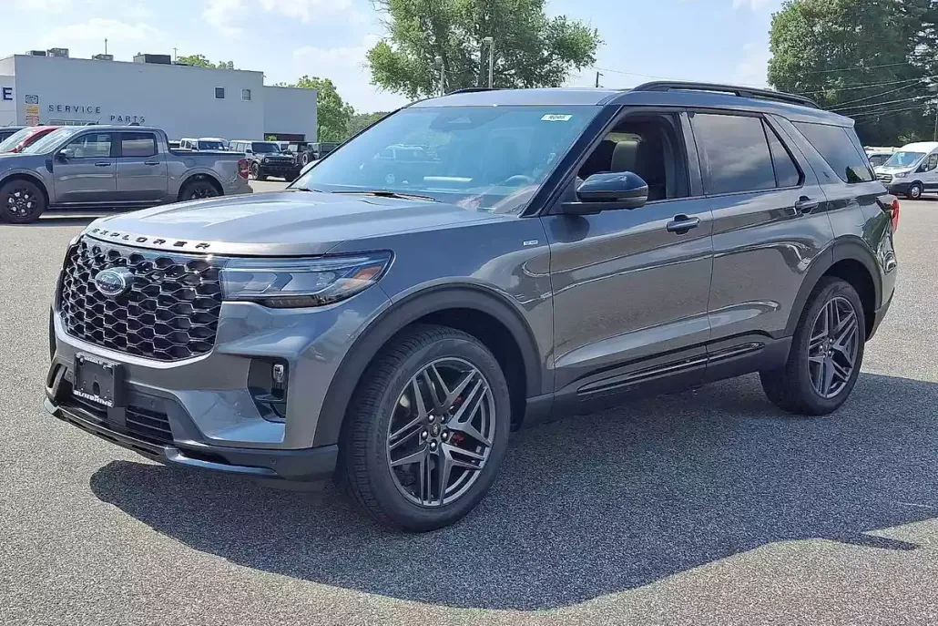2025 Ford Explorer ST-Line photo 1