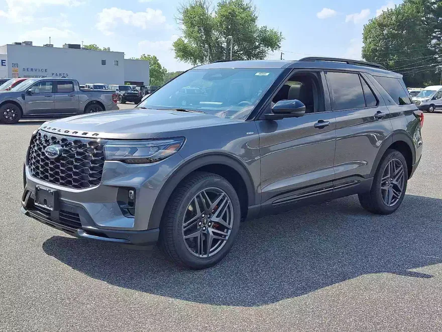 2025 Ford Explorer ST-Line photo 1