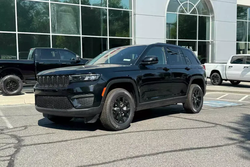 2025 Jeep Grand Cherokee Altitude X photo 1
