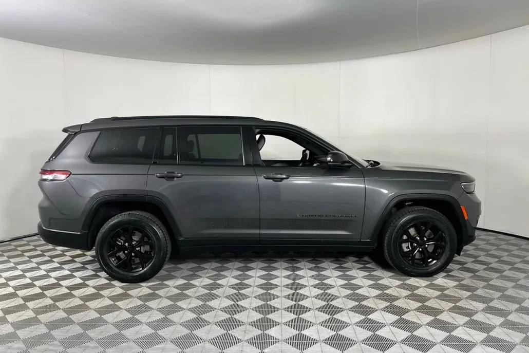 2024 Jeep Grand Cherokee Altitude photo 1
