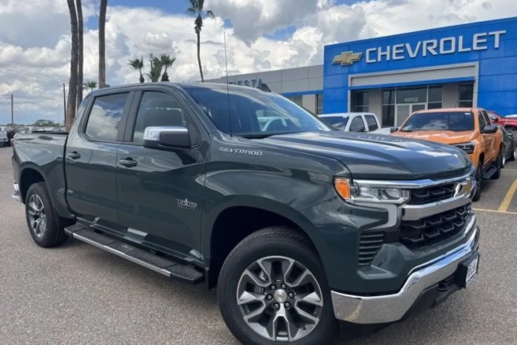 2026 Chevrolet Silverado 1500 LT photo 1