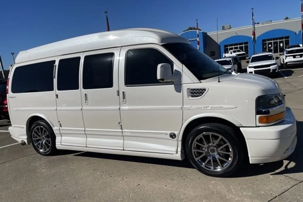 2013 Chevrolet Express Cargo 1500 Van photo 1