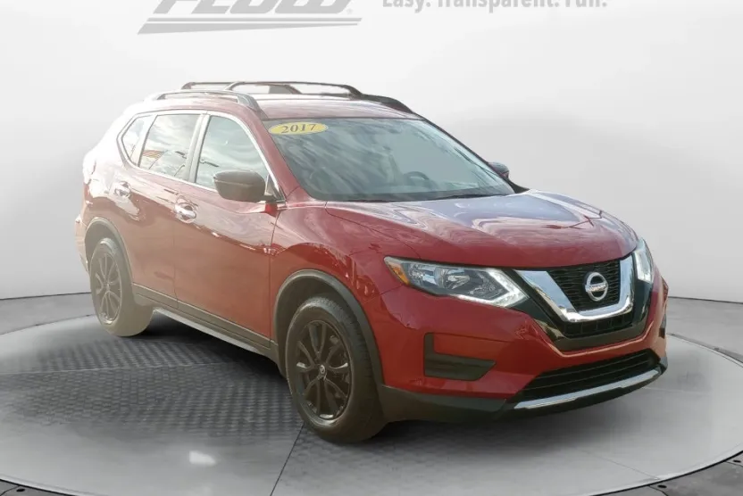 2017 Nissan Rogue SV photo 1