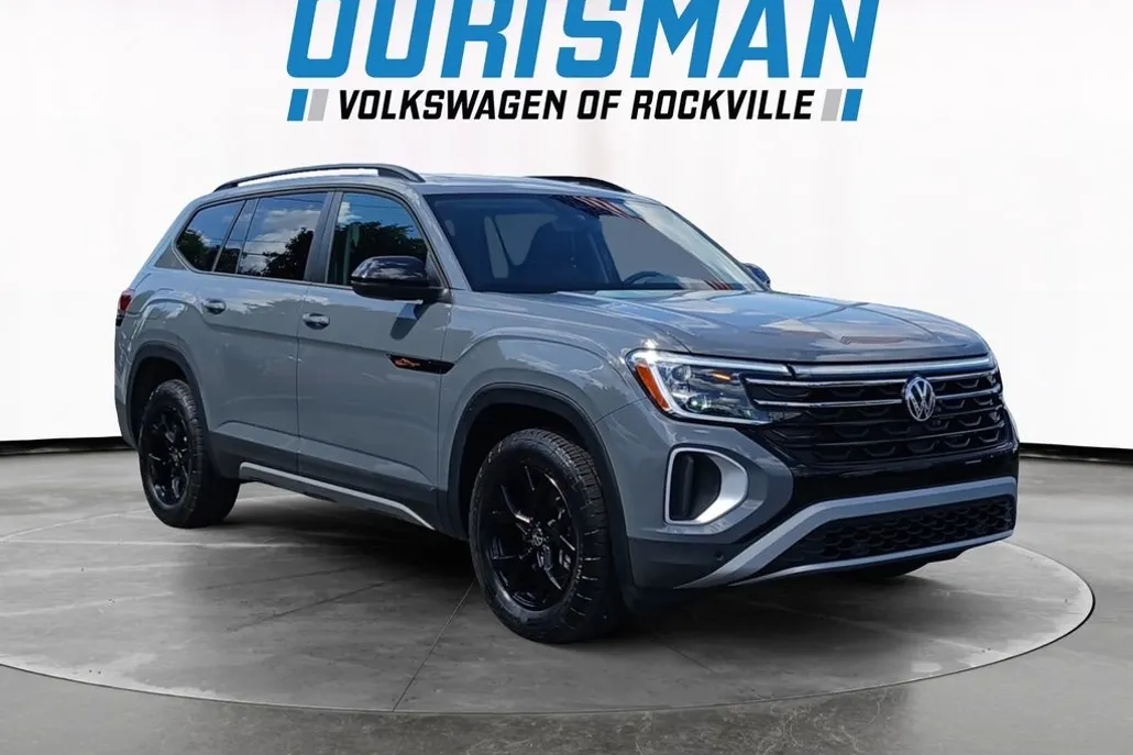 2024 Volkswagen Atlas Peak Edition SEL photo 1