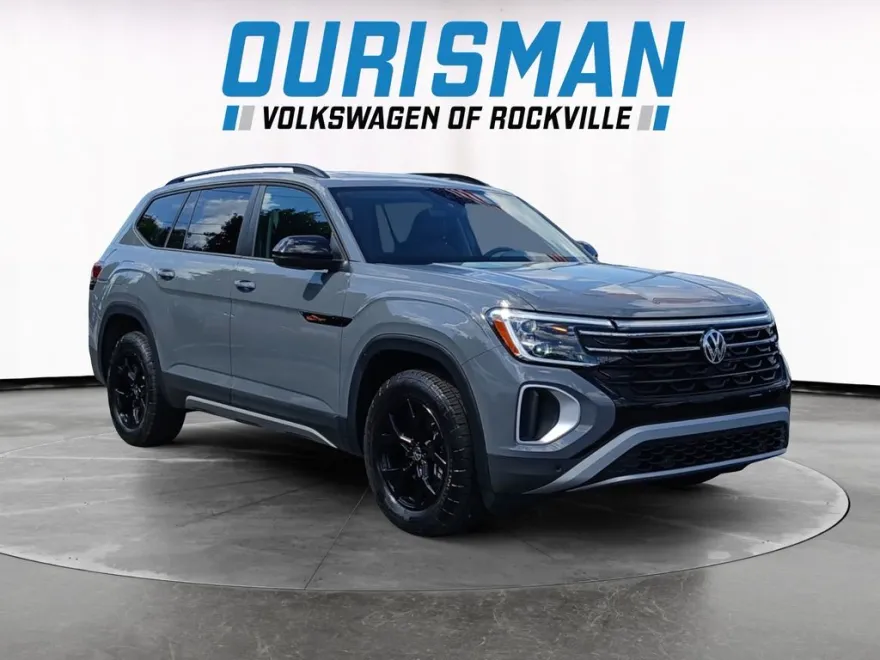 2024 Volkswagen Atlas Peak Edition SEL photo 1
