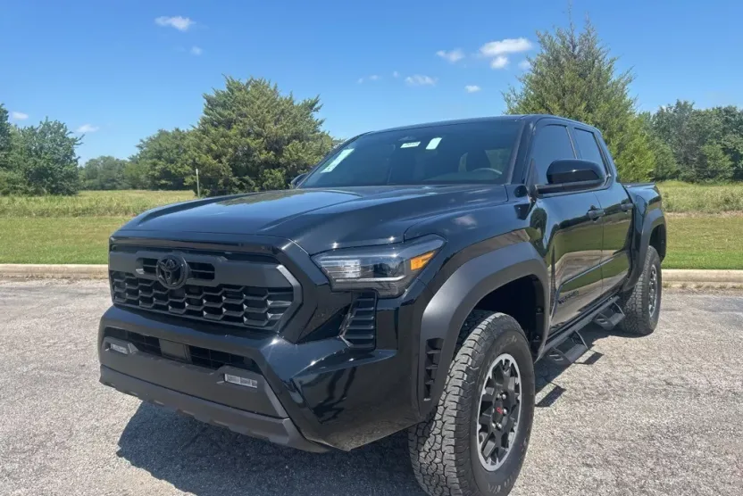 2025 Toyota Tacoma TRD Off-Road Double Cab photo 1