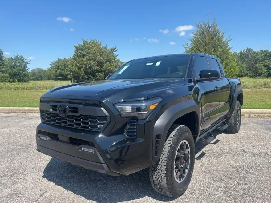 2025 Toyota Tacoma TRD Off-Road Double Cab photo 1