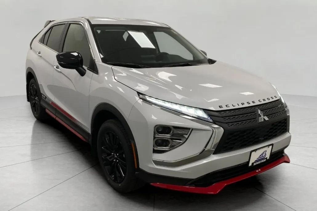 2024 Mitsubishi Eclipse Cross LE photo 1
