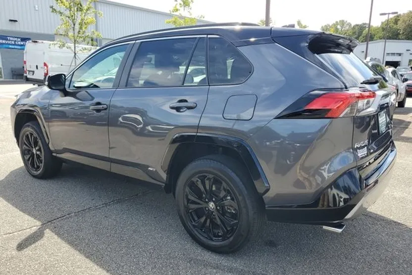 2022 Toyota RAV4 Hybrid XSE photo 1