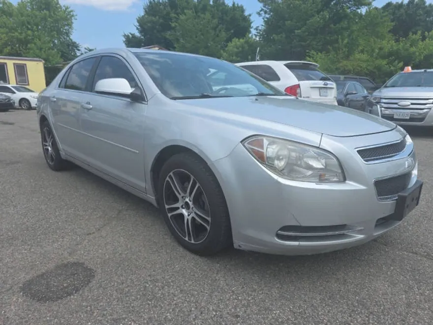 2011 Chevrolet Malibu 2LT photo 1