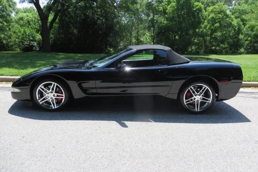 2002 Chevrolet Corvette photo 1