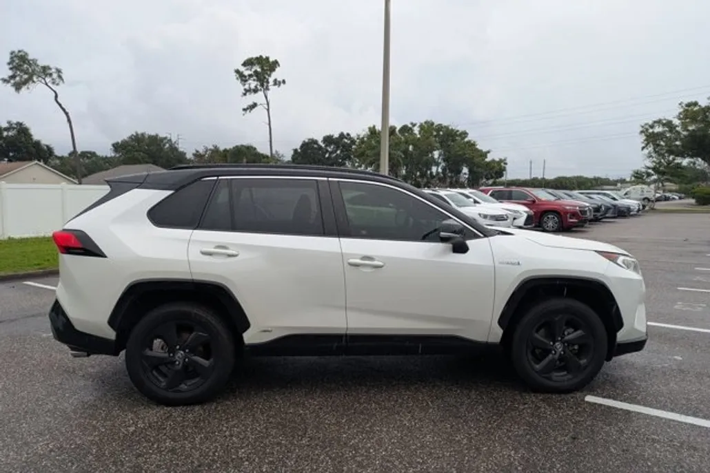 2020 Toyota RAV4 Hybrid XSE photo 1