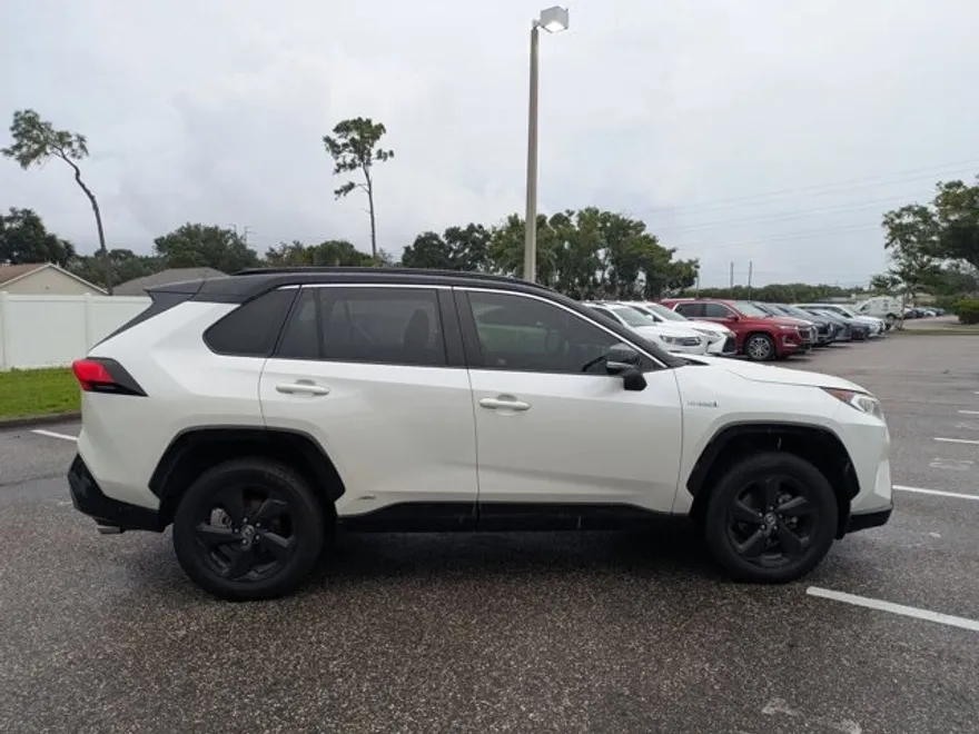 2020 Toyota RAV4 Hybrid XSE photo 1
