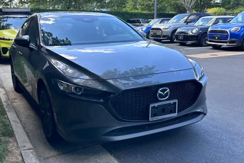 2025 Mazda Mazda3 2.5 s Preferred Hatchback photo 1