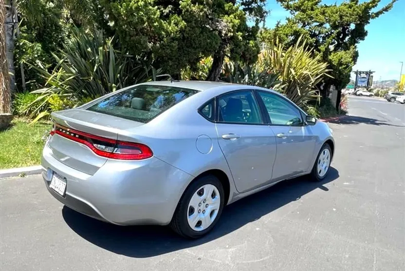 2016 Dodge Dart SE photo 1