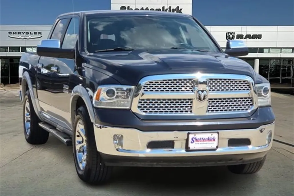 2016 Ram 1500 Laramie photo 1