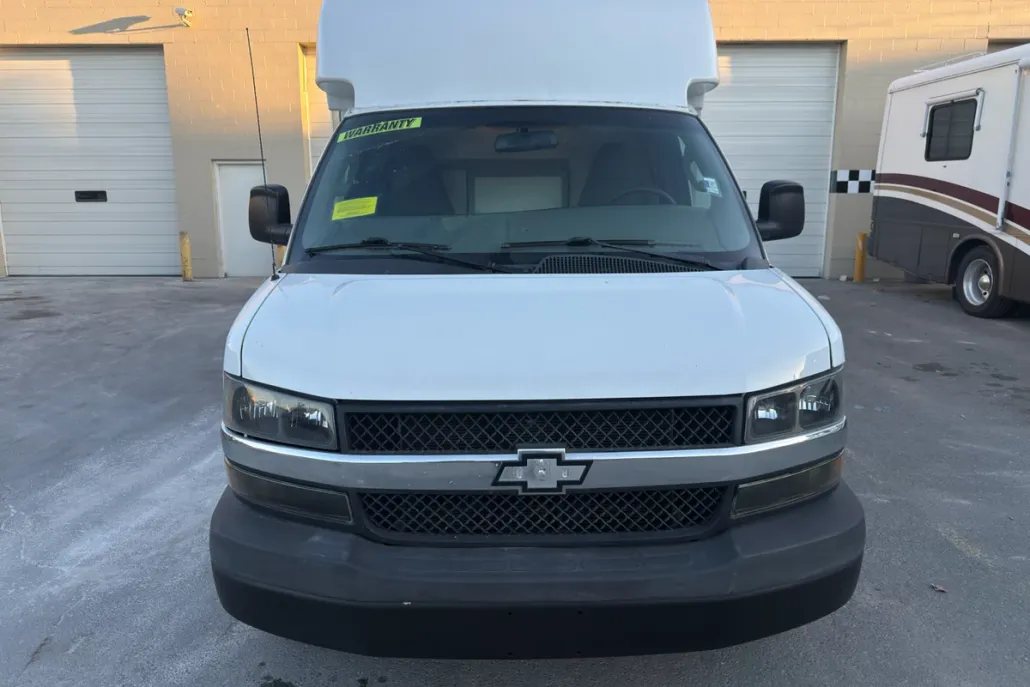 2020 Chevrolet Express 3500 Cutaway photo 1