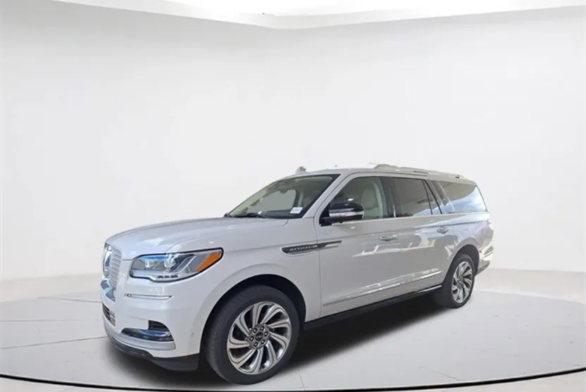 2024 Lincoln Navigator L Reserve photo 1