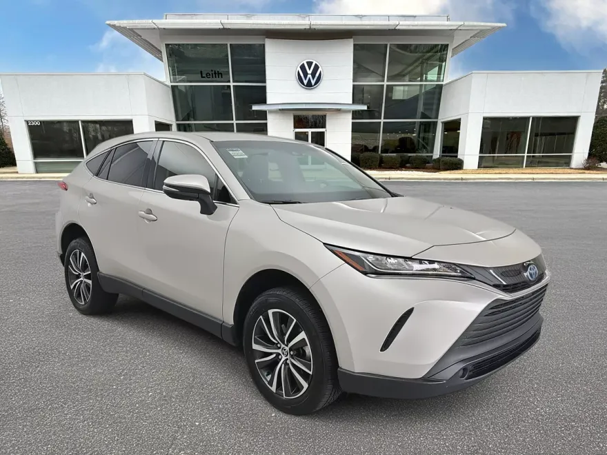 2022 Toyota Venza LE photo 1