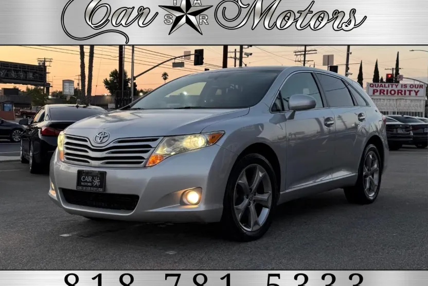 2012 Toyota Venza LE photo 1