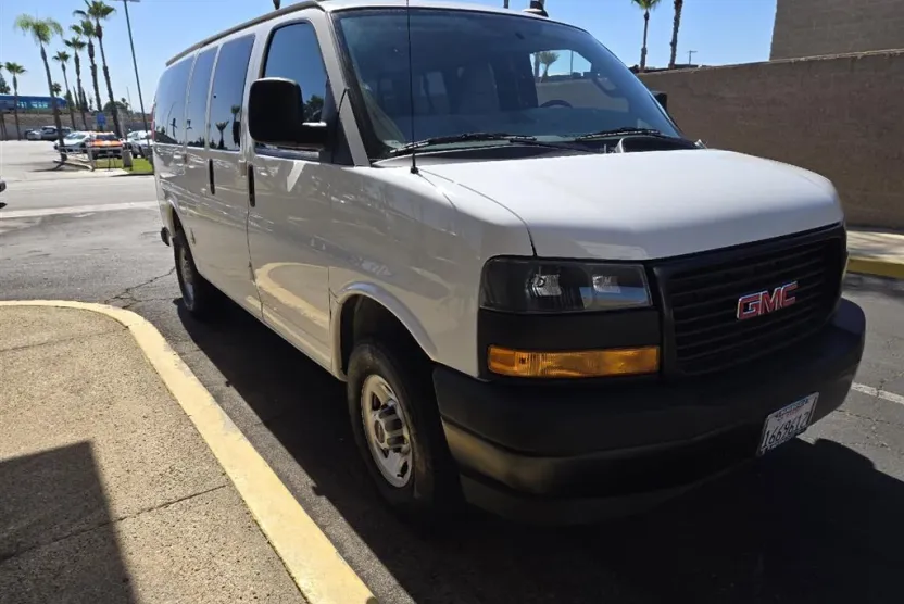 2023 Gmc Savana Passenger 2500 LS photo 1