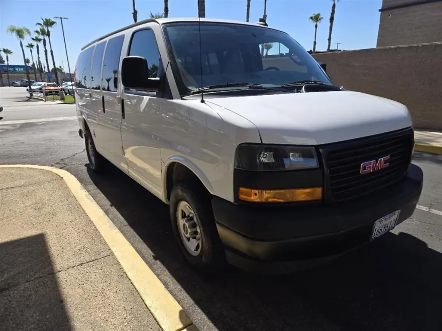 2023 Gmc Savana Passenger 2500 LS photo 1