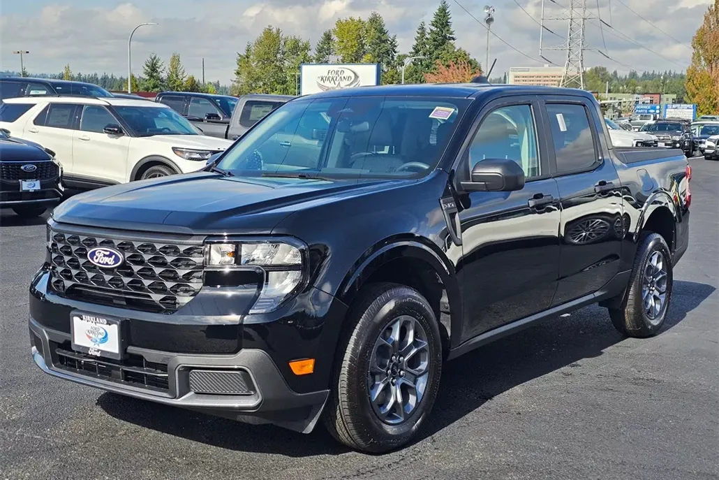 2025 Ford Maverick XLT photo 1