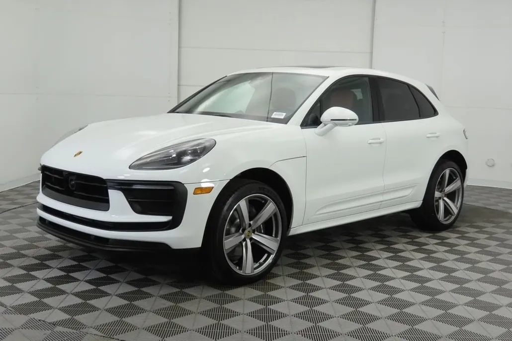 2024 Porsche Macan Base photo 1