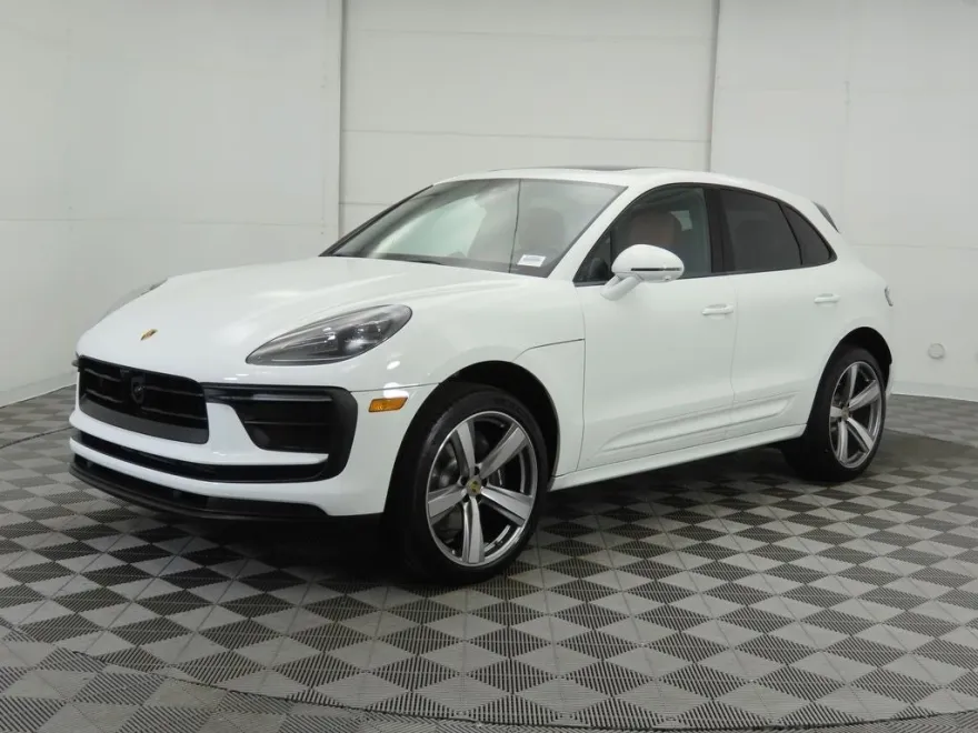 2024 Porsche Macan Base photo 1