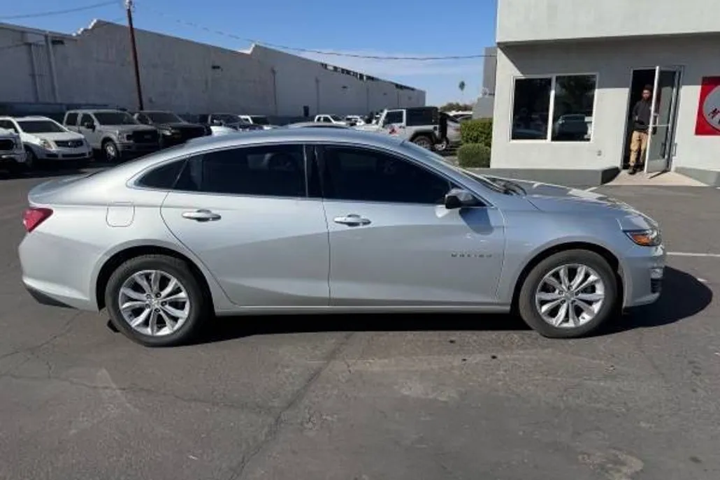 2021 Chevrolet Malibu 1LT photo 1