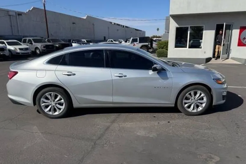 2021 Chevrolet Malibu 1LT photo 1