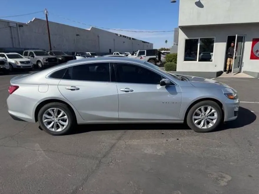 2021 Chevrolet Malibu 1LT photo 1