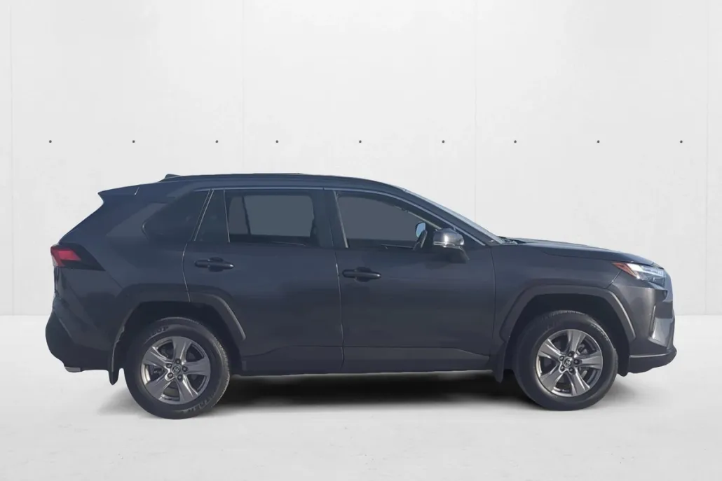 2024 Toyota RAV4 XLE photo 1