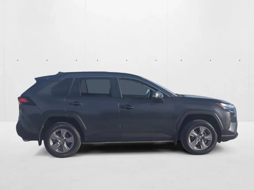 2024 Toyota RAV4 XLE photo 1