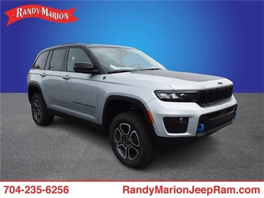 2022 Jeep Cherokee Trailhawk photo 1